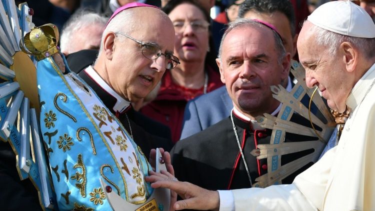 Religión y política I. El papa, la Virgen y la organización en Villa Albertina